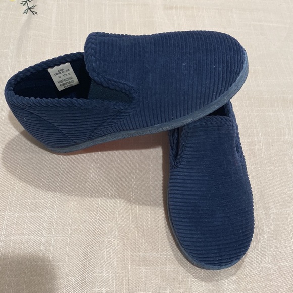 New Foamthreads Navy corduroy slippers  red rubber sole for little boys Sz 13 - Picture 3 of 16